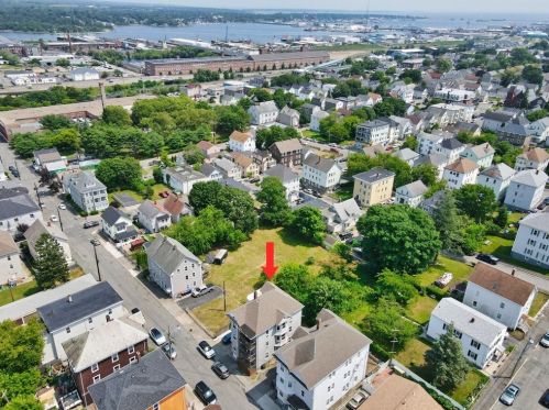 74 Clark St, New Bedford MA 02740-7021 exterior