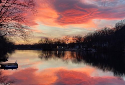 377 Skyline Lake Dr, Skyline Lakes, NJ 07456-1953