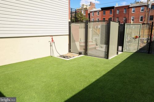 950 6th St, Philadelphia PA 19123-0040 exterior