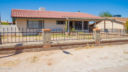 8618 7th Pl, Phoenix, AZ 85042-7847