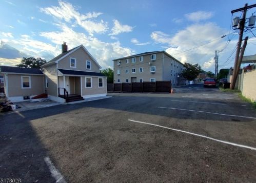 17 Barnett Ln, Belleville NJ  07109-1417 exterior