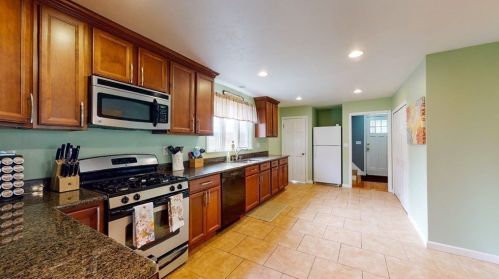 48 Proctor St, Worcester MA 01606-2729 exterior