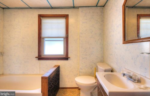 209 Delsea Dr, West Deptford NJ 08093-1222 exterior