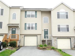 326 Pamela Ln, Lebanon PA  17042-8948 exterior