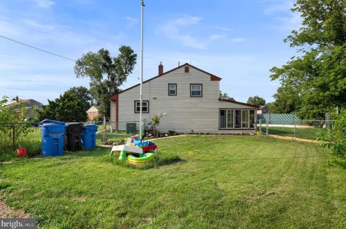 260 Columbus Dr, West Deptford NJ 08051-1258 exterior