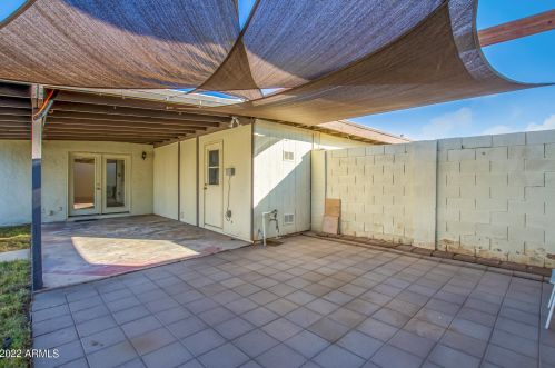 3222 Clinton St, Phoenix AZ 85028-3023 exterior