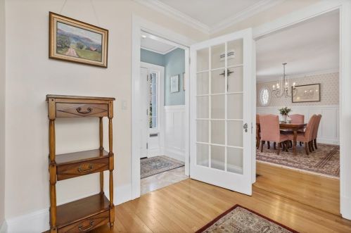 77 Windsor Rd, Newton, MA 02468-1504