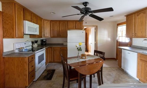 51 Grv St, North Brookfield MA 01535-1944 exterior