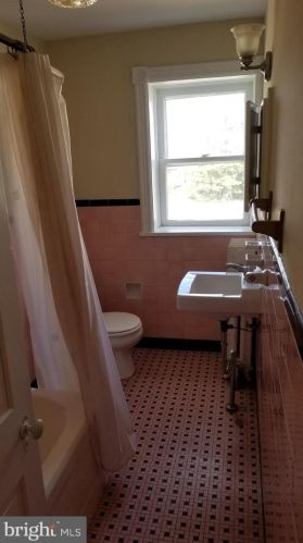 545 Salem Ave, West Deptford NJ 08096-3203 exterior