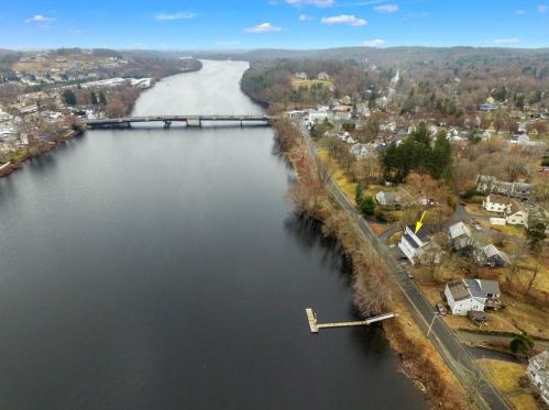 342 Main St, Groveland MA 01834-1346 exterior