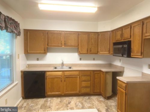 48 Woodstream Ct, West Deptford NJ  08051-2140 exterior