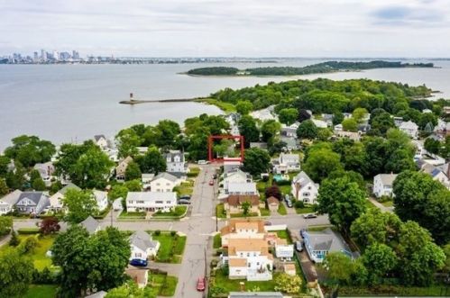 34 Trevore St, Quincy MA 02171-1127 exterior