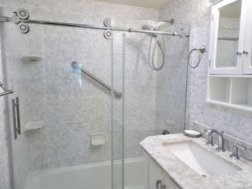 11 Rhodes Cir, Hingham MA 02043-1529 exterior