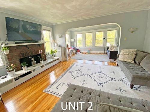 104 Side Pkwy, Newton MA 02458-1816 exterior