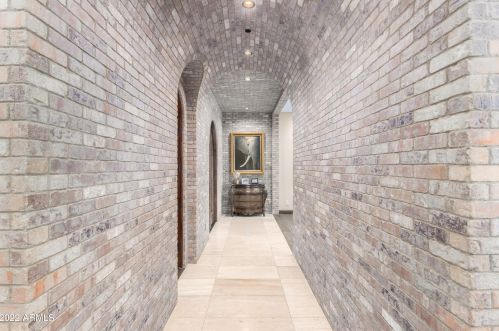 4450 54th St, Phoenix AZ 85018-1905 exterior