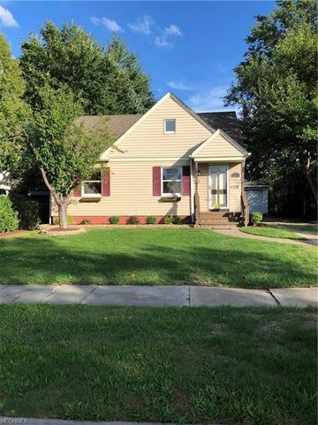 3201 Joslyn Rd, Cleveland, OH 44111-1562