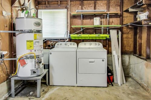 15977 Windsor Dr, San Leandro CA  94578-1415 exterior