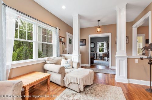 210 White Rd, Little Silver NJ 07739-1137 exterior