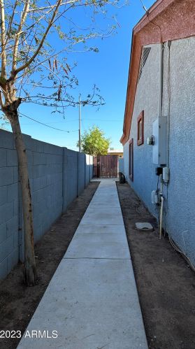 1622 27 Pl, Phoenix AZ 85008-1932 exterior