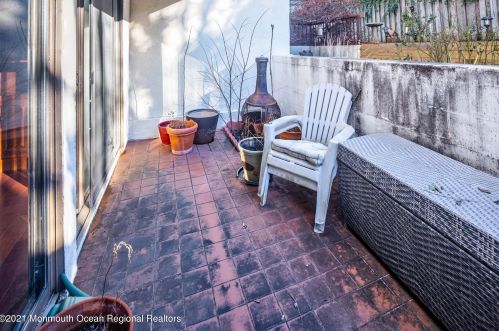 118 Tower Hl Dr, Tinton Falls NJ 07701-2400 exterior