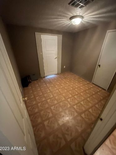 6408 Clarendon Ave, Phoenix AZ 85031-3142 exterior