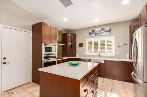 2712 Beautiful Ln, Phoenix AZ 85042-7073 exterior