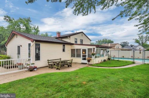 228 Somerset Rd, West Deptford NJ 08096-6066 exterior