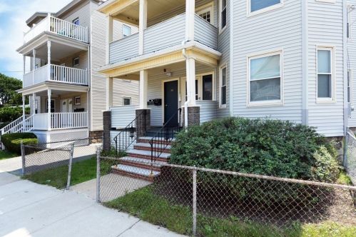 49 Highland Ave, Everett MA 02149-1434 exterior