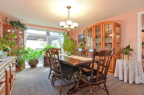 208 Cherry St, Newton MA 02465-1246 exterior