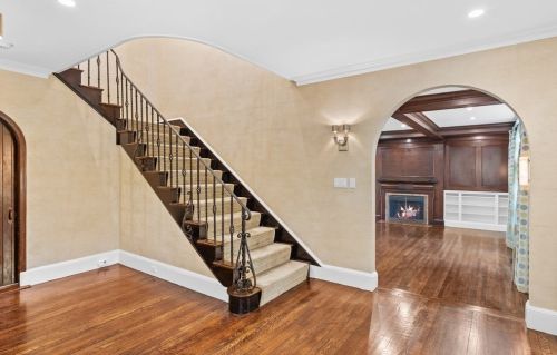 874 Commonwealth Ave, Newton, MA 02459-1041