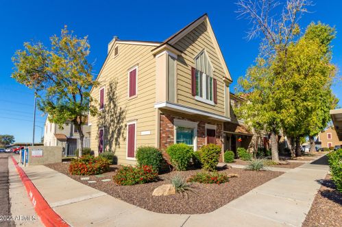 18818 34th Dr, Phoenix, AZ 85027-6162