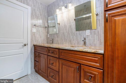 237 Elm Ave, West Deptford NJ 08051-1506 exterior