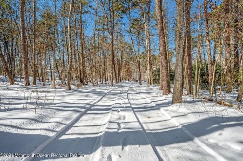 438 Freehold Rd, Jackson Twp NJ 08527-4631 exterior