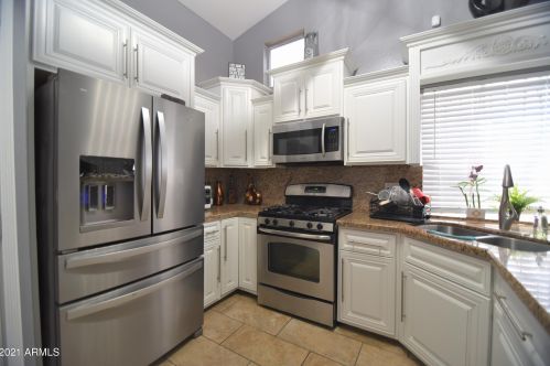 1932 Alta Vista Rd, Phoenix AZ 85041-5443 exterior