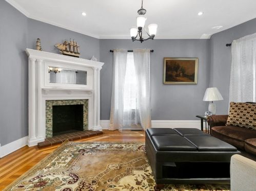 6 Rowe St, Newton MA 02466-1596 exterior