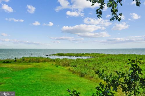 1525 Bay Dr, Shady Side MD exterior