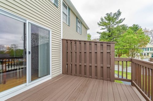 530 Mammoth Rd, Dracut MA 01826-6200 exterior