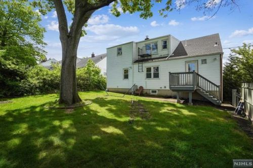 426 Greylock Pkwy, Belleville NJ  07109-2348 exterior