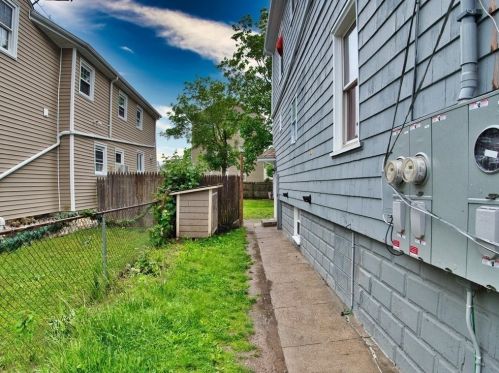 242 Austin St, New Bedford MA 02740-4523 exterior