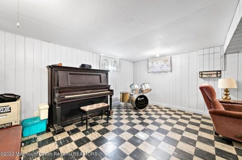 41 Reynolds Dr, Tinton Falls NJ 07724-2323 exterior