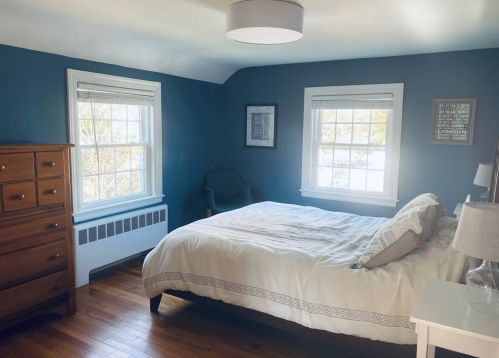 379 Cedar St, Dedham MA 02026-3221 exterior