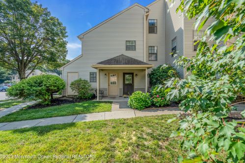 402 Daffodil Dr, Jackson Twp NJ 08527-4127 exterior