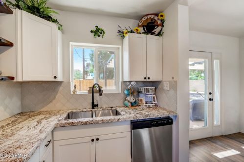 1701 Clarendon Ave, Phoenix AZ 85018-5209 exterior