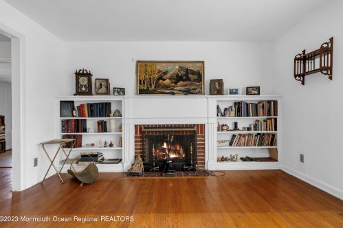 267 Rumson Rd, Little Silver NJ 07739-1657 exterior