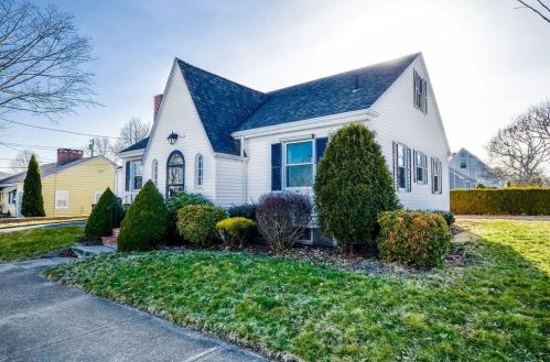 85 Caswell St, New Bedford, MA 02745-2706