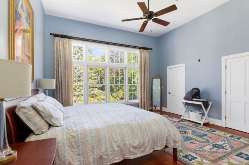 10 Summer St, Hingham MA 02043-2219 exterior