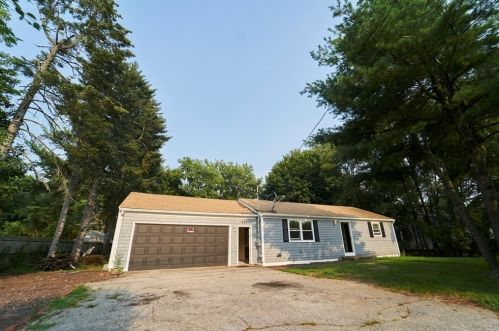 699 Newman Ave, Seekonk, MA 02771-4419
