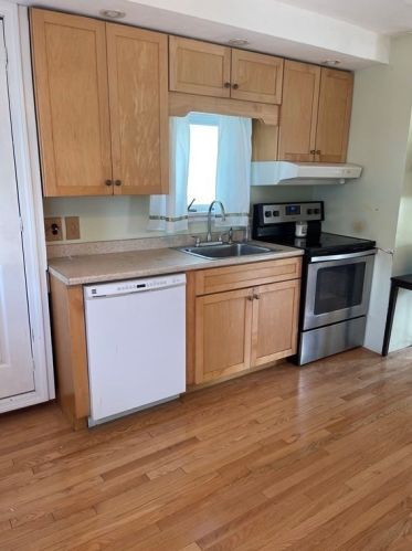 24 Hampden Ave, Burlington MA  01803-4325 exterior