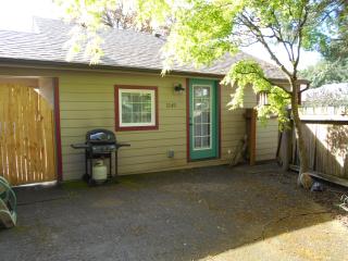 1139 Elm St, Mcminnville OR  97128-3534 exterior