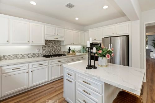 10 Hallwood, Irvine CA 92602-0944 exterior